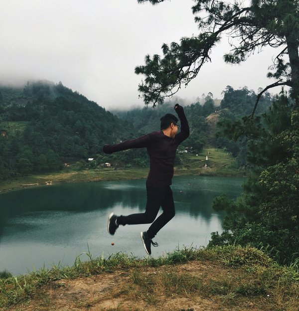 Comment organiser des vacances dans une cabane sur une île déserte pour une aventure Robinson Crusoé?